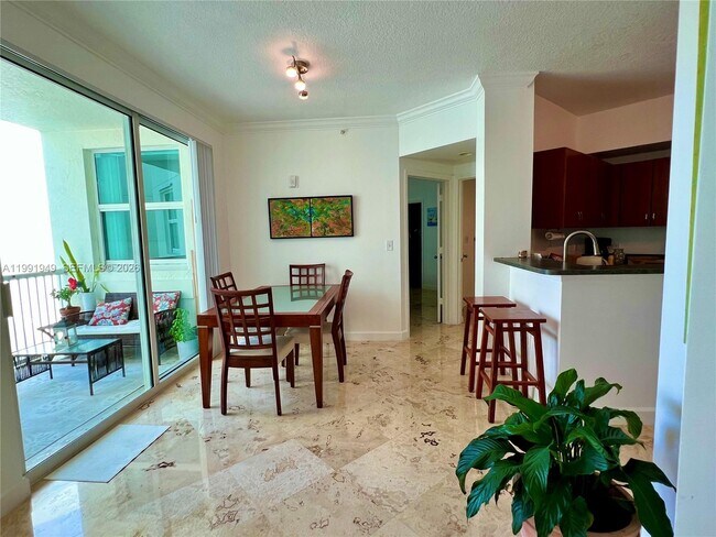 Building Photo - 9172 Collins Ave