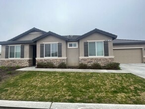 Building Photo - 4845 W Flagstaff Ave