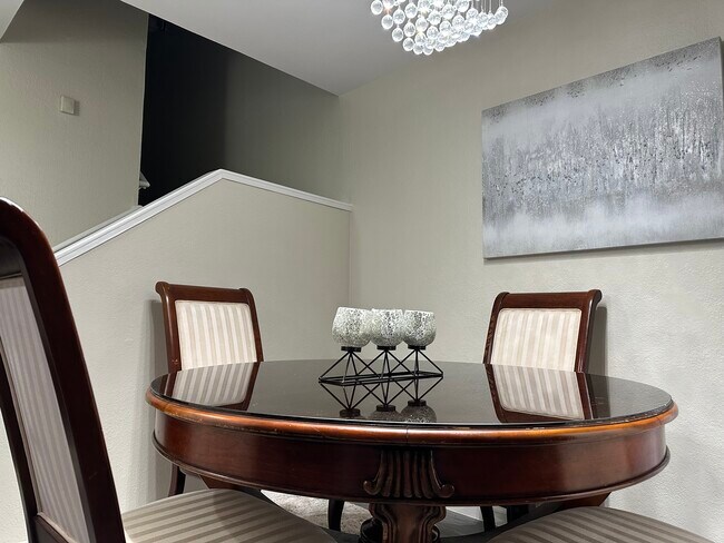 Foto del edificio - 9690 Elmview Dr