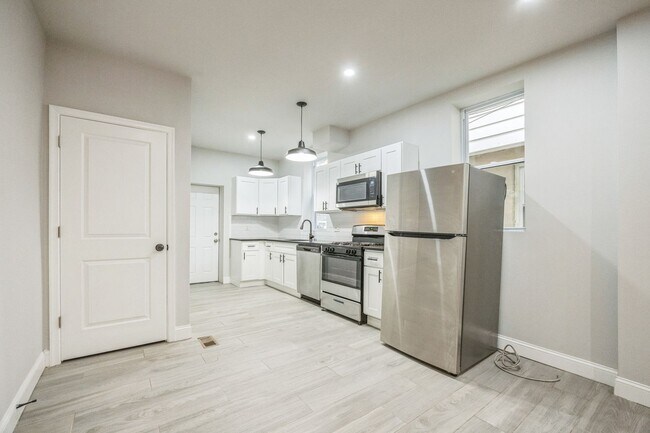 Foto del edificio - Newly Renovation 3 Bedroom 1 Bathroom House