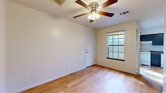 Building Photo - 725 Peppertree Dr