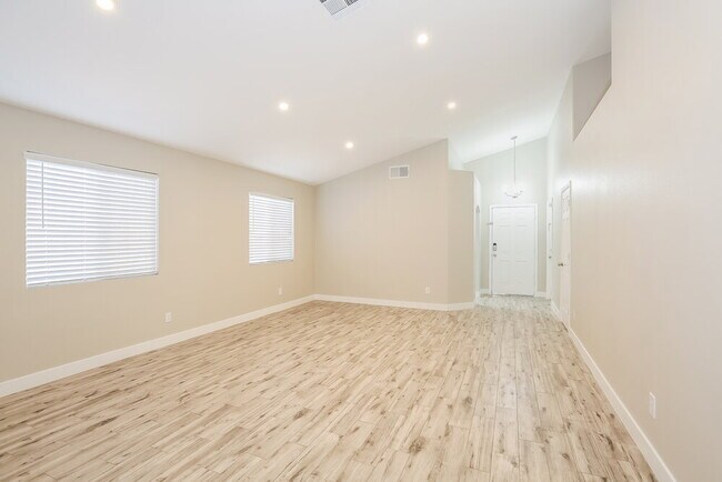 Foto del edificio - 4445 Cielo Ln