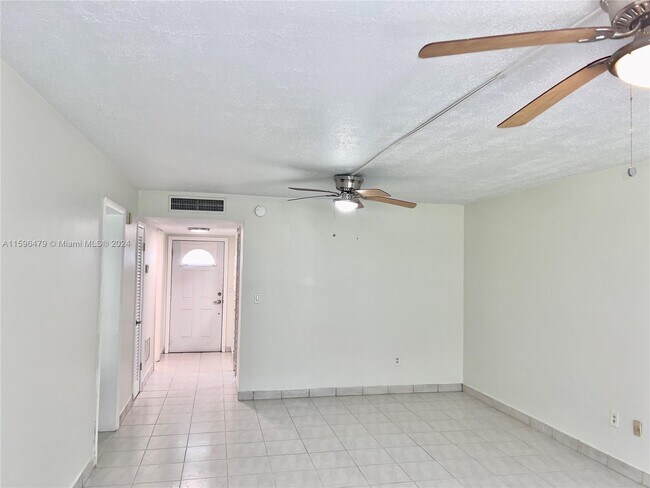 Foto del edificio - 1540 NE 191st St