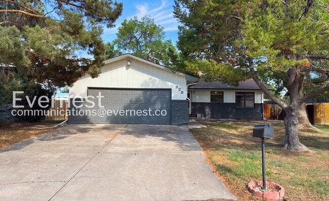 Building Photo - 928 Timber Ln