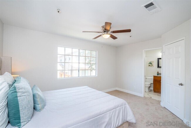 Building Photo - 2560 Bancroft Dr