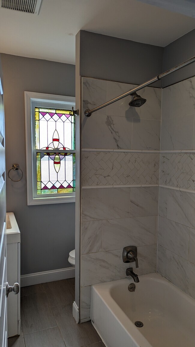 Building Photo - 211 Park Ave