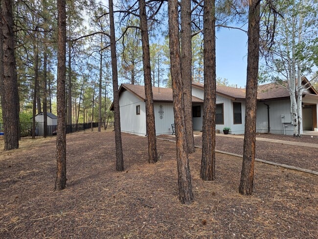 Building Photo - 5240 S 28th Pl