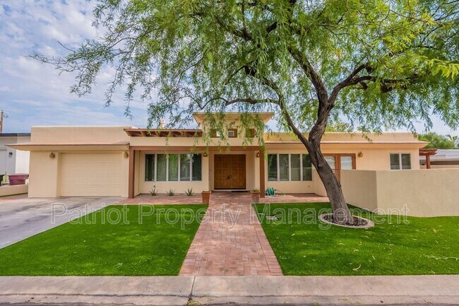 Foto del edificio - 7024 E Orange Blossom Ln