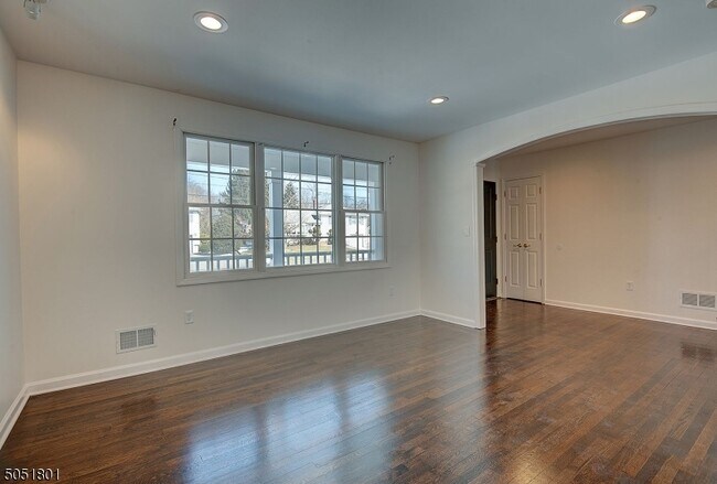 Building Photo - 7 Alcott Dr