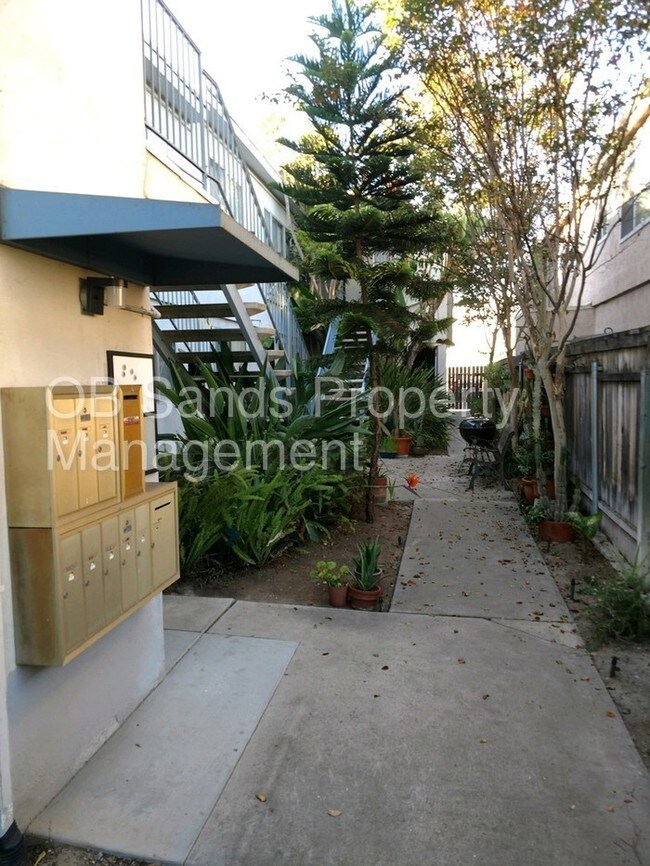 Building Photo - 3204 Collier Ave
