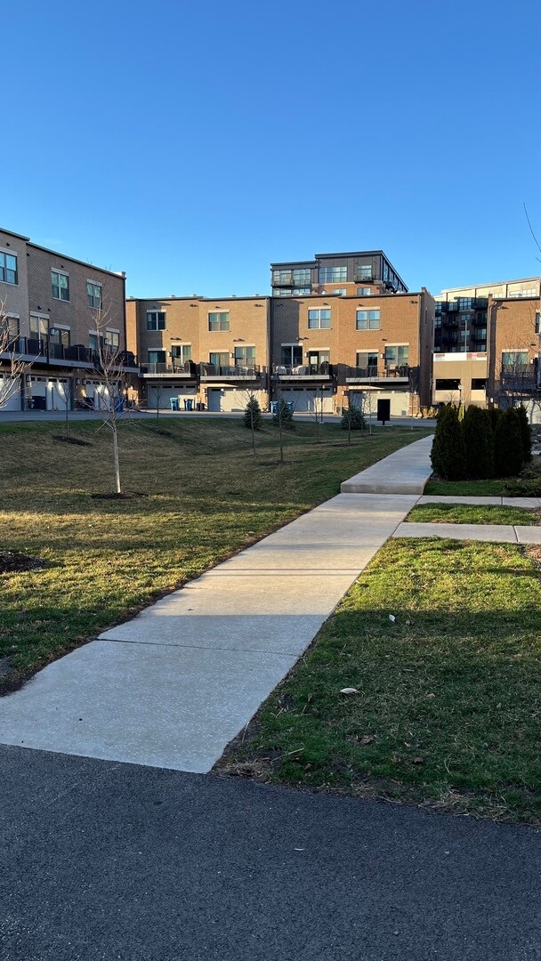 Foto del edificio - 319 Elm Ct.