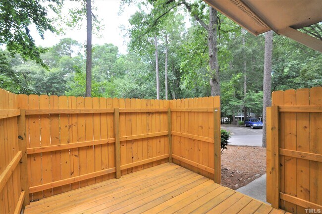 Foto del edificio - 100 Carmichael Ct