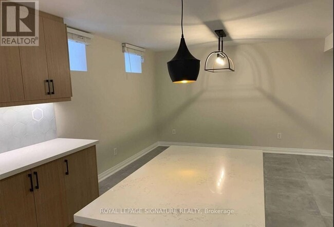 Building Photo - 62 Elmsthorpe Ave