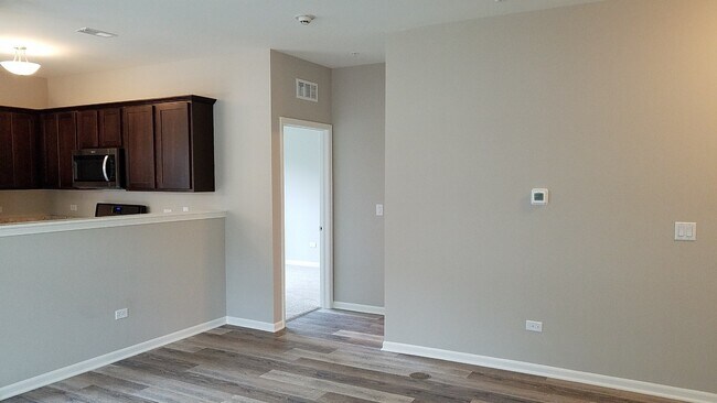 Foto del edificio - Emery Oak-2Br/2Ba Rental Home-First Floor