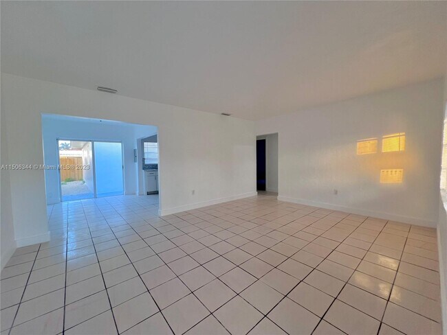 Foto del edificio - 4531 NW 6th St