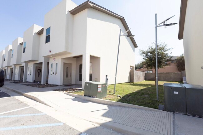 Foto del edificio - 4101 Blue Quail Rd