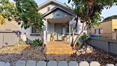 Building Photo - 709 W Micheltorena St