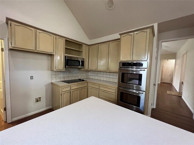 Foto del edificio - 3350 Shady Hollow Ln