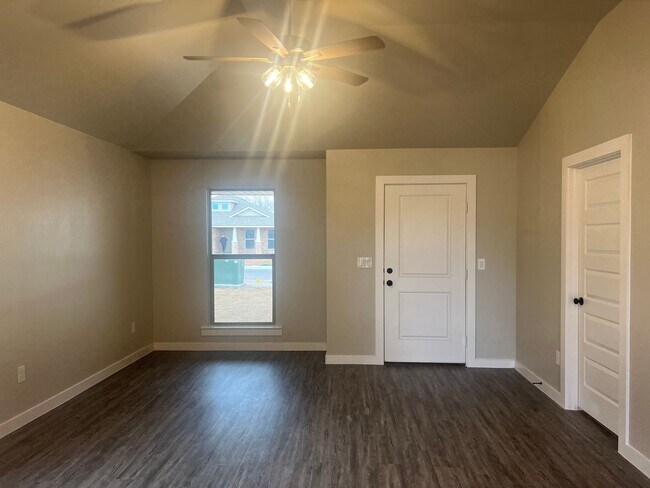 Foto del edificio - 3 bed 2 bath - Frenship ISD
