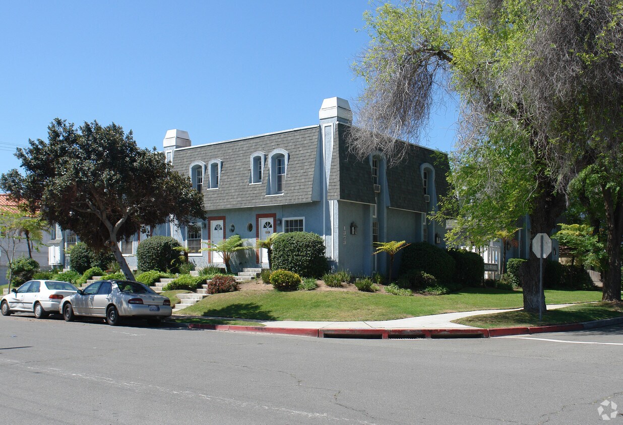 Primary Photo - 1373 Oliver Ave