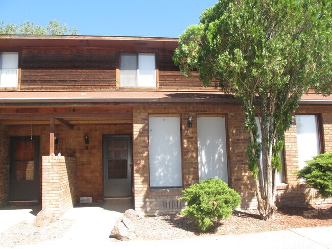 Building Photo - 3190 1/2 Hill Ave