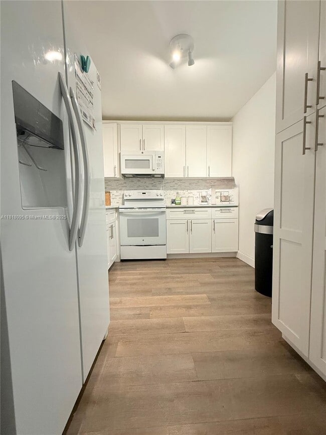 Building Photo - 1800 SW 81st Ave