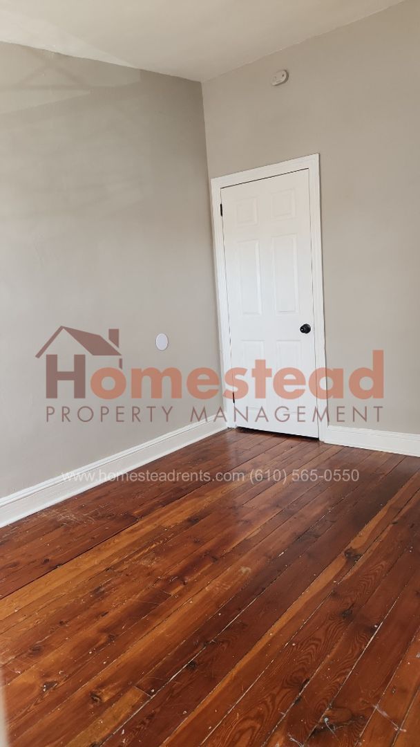 Building Photo - 4 Bedroom Home in Norristown!
