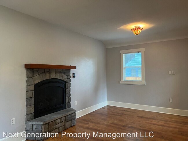 Building Photo - 2 br, 1.5 bath House - 525 F St.