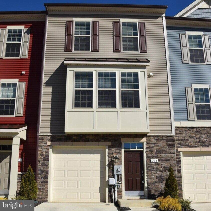 Foto principal - 215 Pomegranate Ln