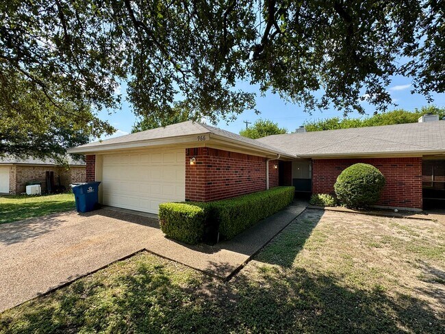 Building Photo - Duplex