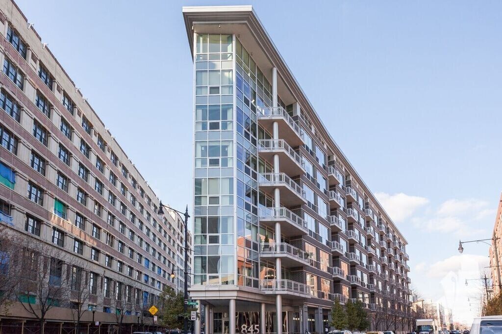 Foto principal - 845 N Kingsbury St