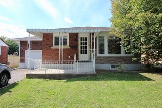 Building Photo - 7139 Warden Ave