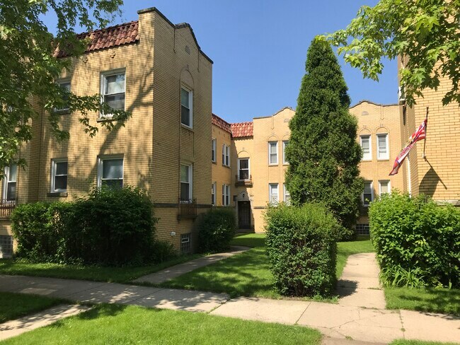 Building Photo - 5800 N Mason Ave