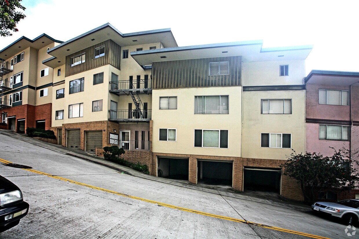 Building Photo - 475 Warren Dr