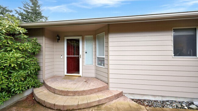 Foto del edificio - 3 Bed 2.5 Bath - View Home - Private Large Lot - Pet Friendly - NAS Whidbey