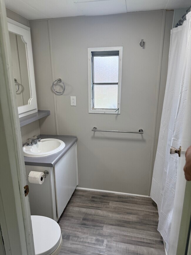 Foto del edificio - Stone Road Trailer