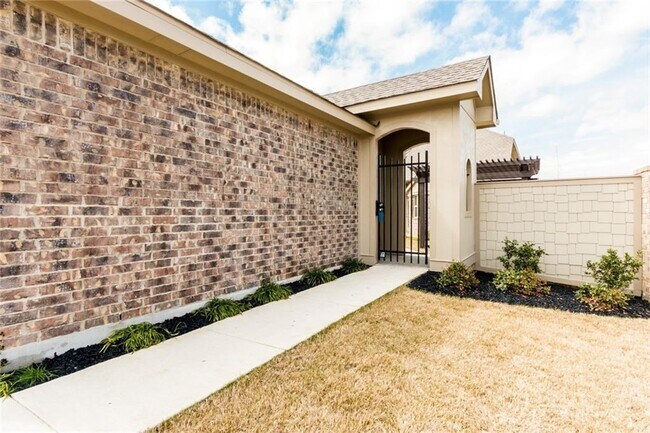 Building Photo - 2104 Pindos Pony Way