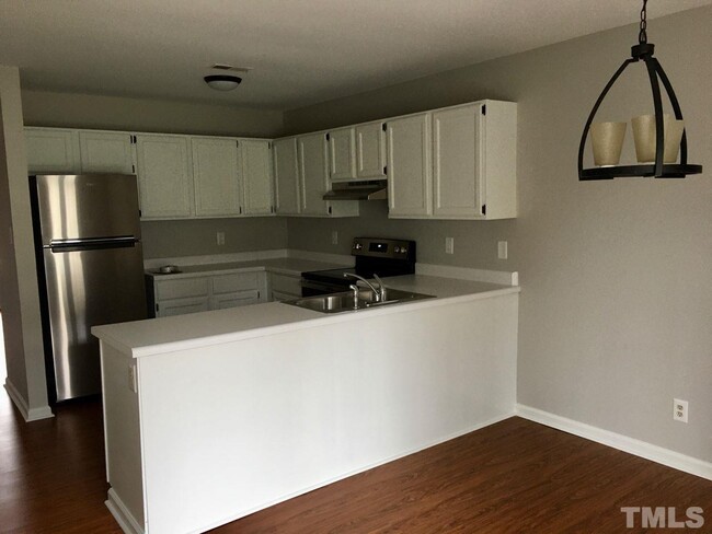 Building Photo - 2627 Camellia Dr