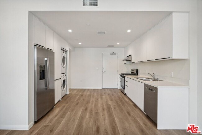Foto del edificio - 951 S Wilton Pl