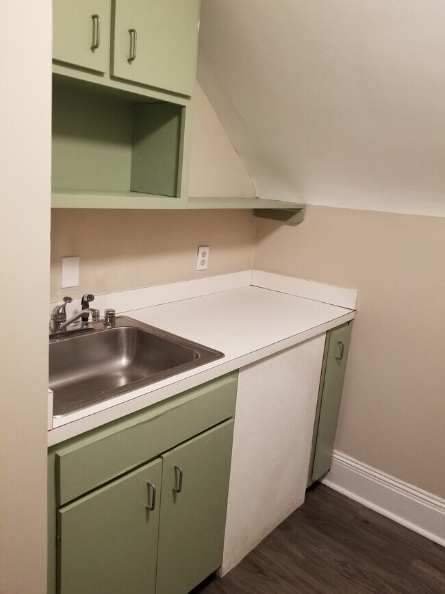 1302 S Floyd St Unit 5, Louisville, KY 40208 Apartments in