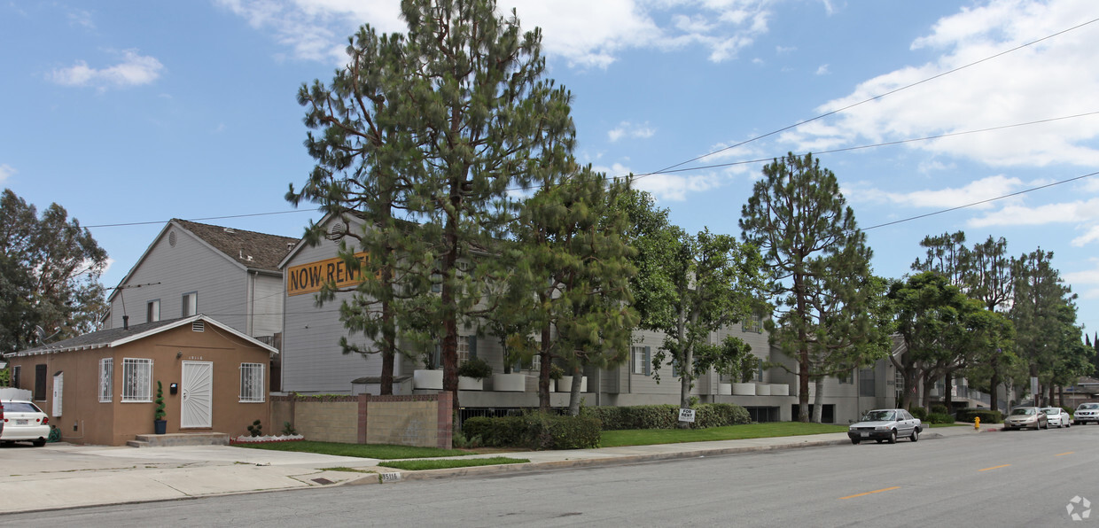 Foto principal - Indiana Avenue Apartments