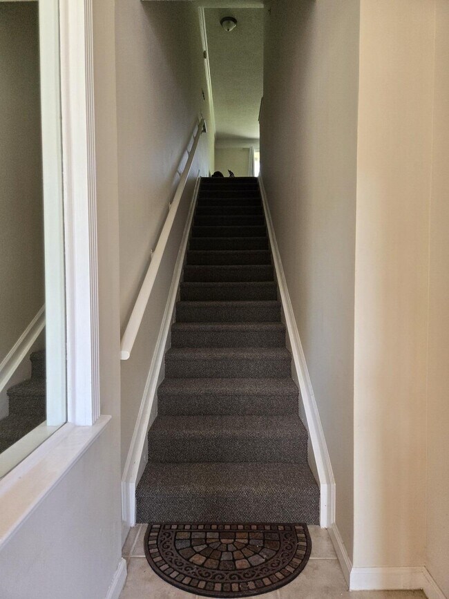 Foto del edificio - 2050 Alta Meadows Ln