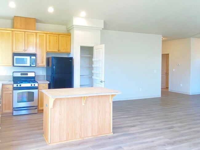 Building Photo - Charming Single Level in a Quiet Neighborhood
