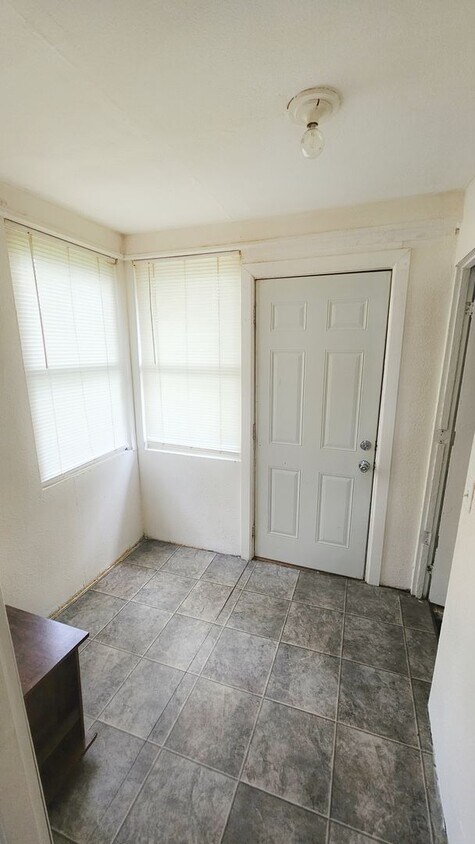 Foto principal - Charming Historic 2-Bedroom Home in Des Mo...