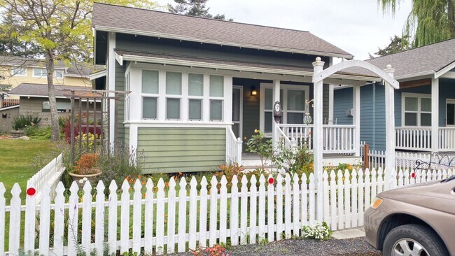 Building Photo - 55+ Community, Quiet 1 Bedroom 1 Bath.  In...