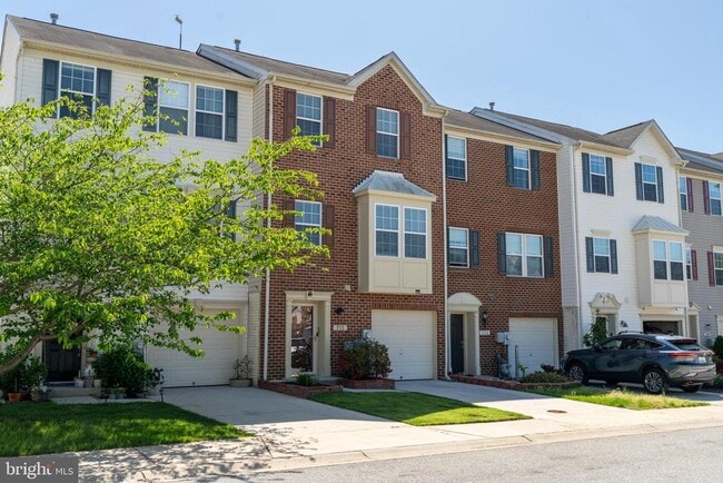 Building Photo - 715 Raven Green