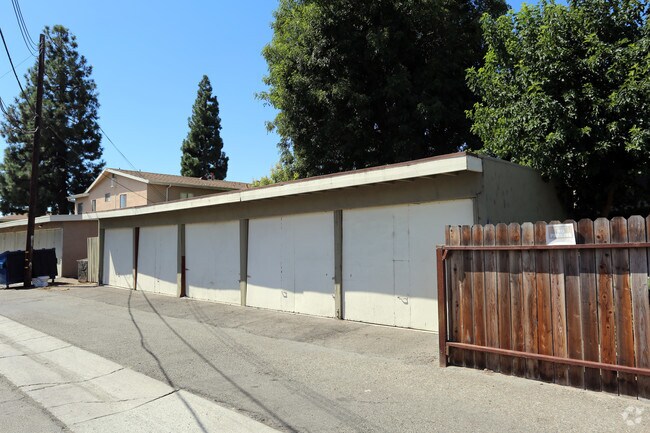 Building Photo - 12072 Cole St