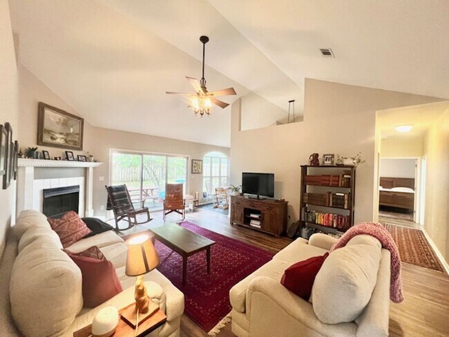 Building Photo - 4327 Hidden Lakes Dr E Niceville, FL 32578