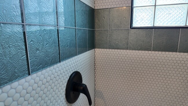 Stylishly Updated 2-Bedroom Apartment in the Heart of Pleasant Ridge - Stylishly Updated 2-Bedroom Apartment in the Heart of Pleasant Ridge