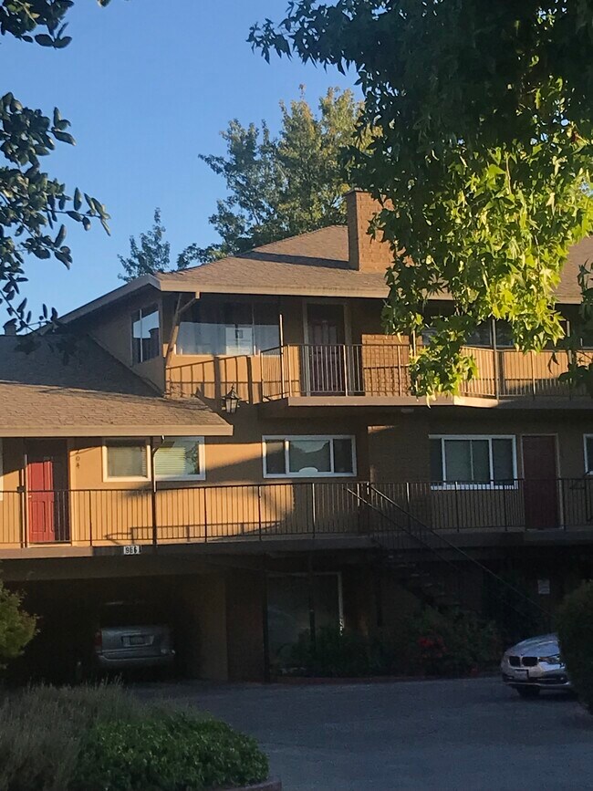 Building Photo - 966 Borden Villa Dr